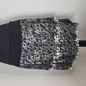 Ann Taylor Skirt Black and Cream in Size 10